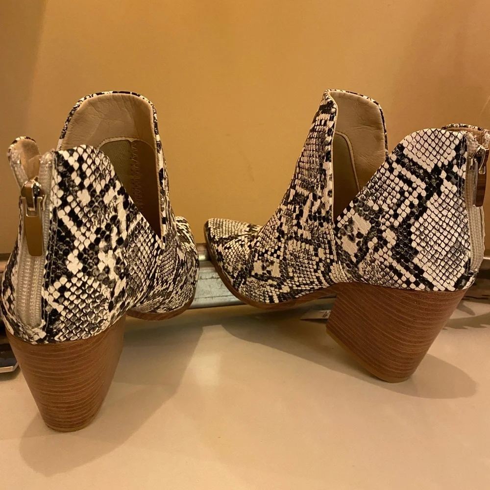 Faux Snakeskin Ankle Boots 🐍western whimsy - Picture 5 of 7